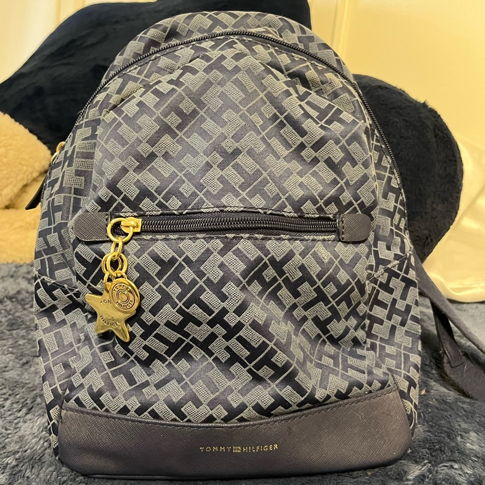 SOLD Tommy Hilfiger backpack - Picture 1 of 5